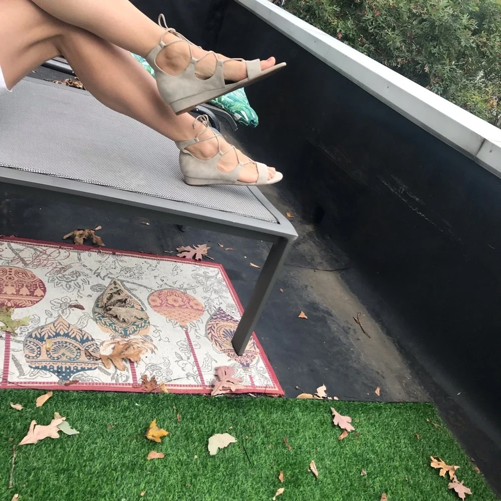 Elie Tahari like-new sandals